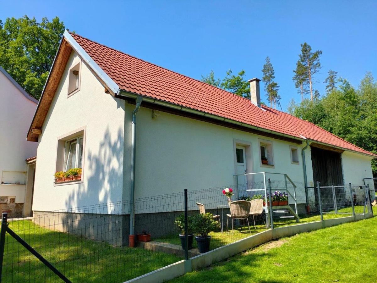 Ubytovani Na Samote - Apartman U Tesaru Komarice Eksteriør bilde